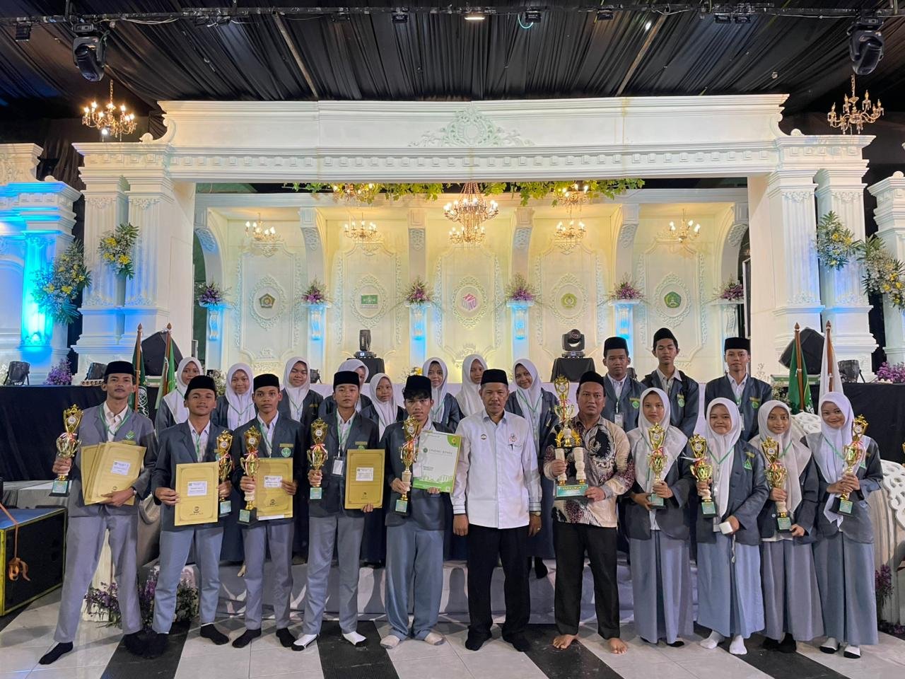 Borong Piala, MTs dan MA NU Nahdlatul Fata Petekeyan Dulang Prestasi Gemilang di Penghujung 2025