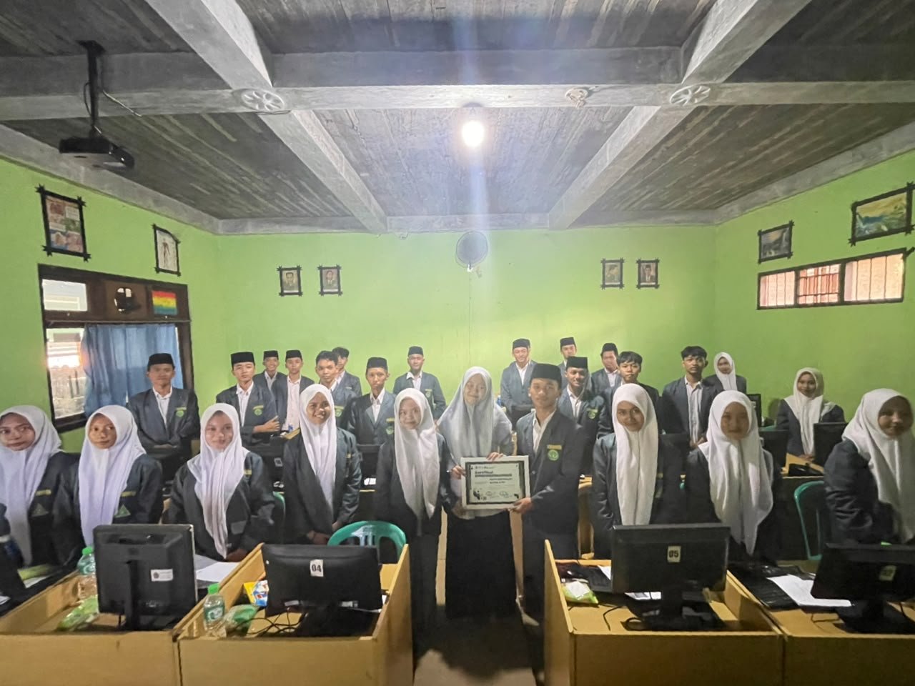 Pimpinan Komisariat IPNU-IPPNU MA NU Nahdlatul Fata Petekeyan Gelar Pelatihan Karya Tulis Ilmiah,  Bekali Siswa-Siswi Berpikir Logis, Sistematis, Serta Berbasis Data Dan Fakta.